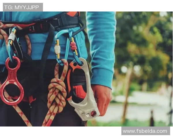 重庆攀岩队的防守策略解析与攀岩热点的深度探讨